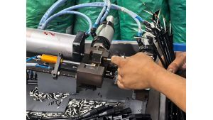 How to Remove the Wire or Cable's Clothing Without Damaging the Skin?